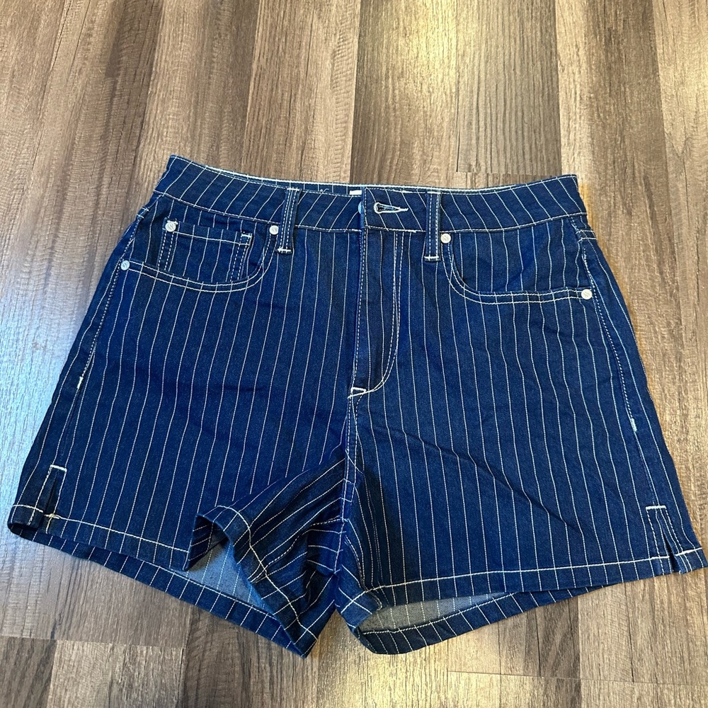 Practically brand-new shyanne size 30